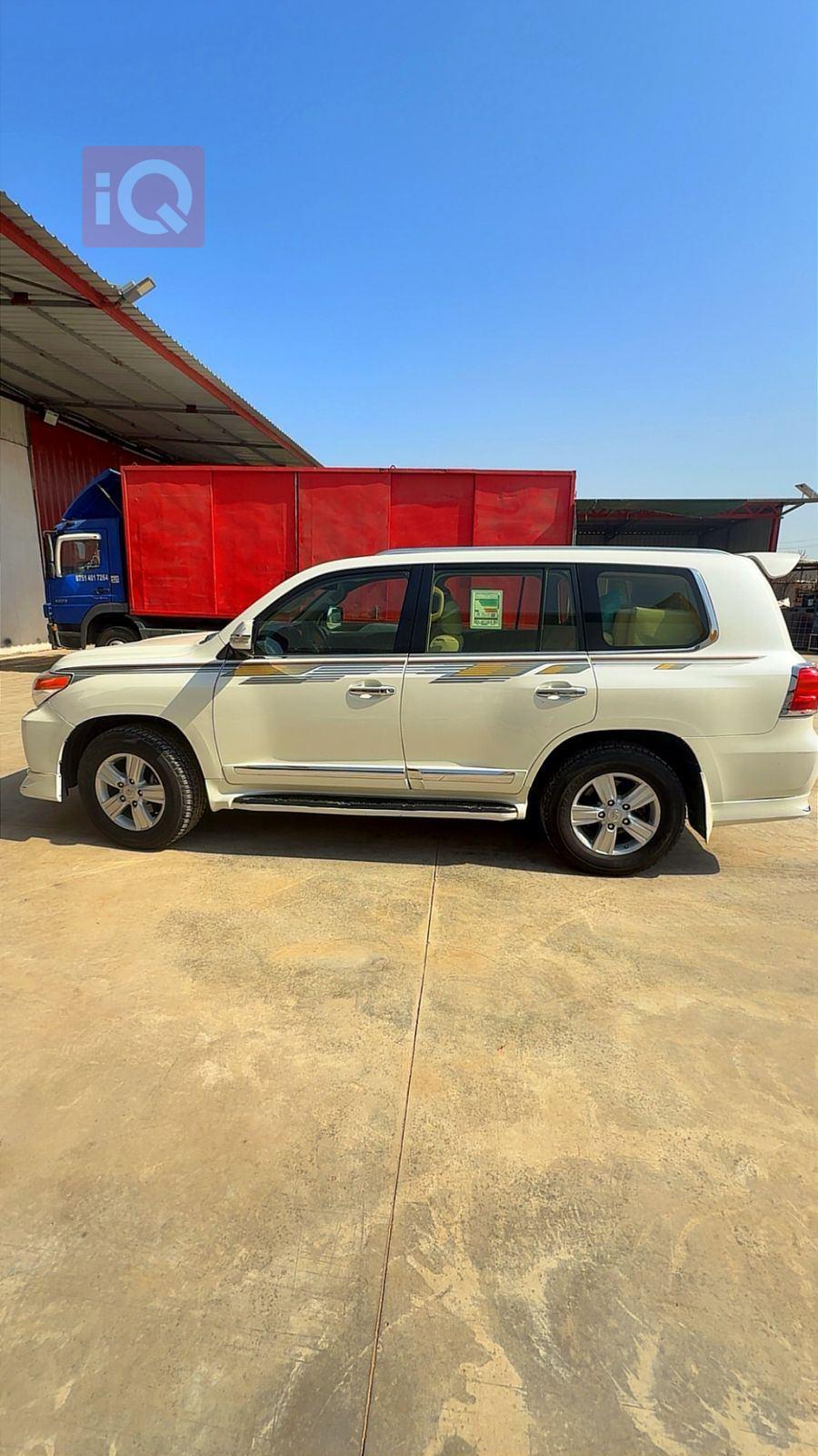 تويوتا لاندكروزر